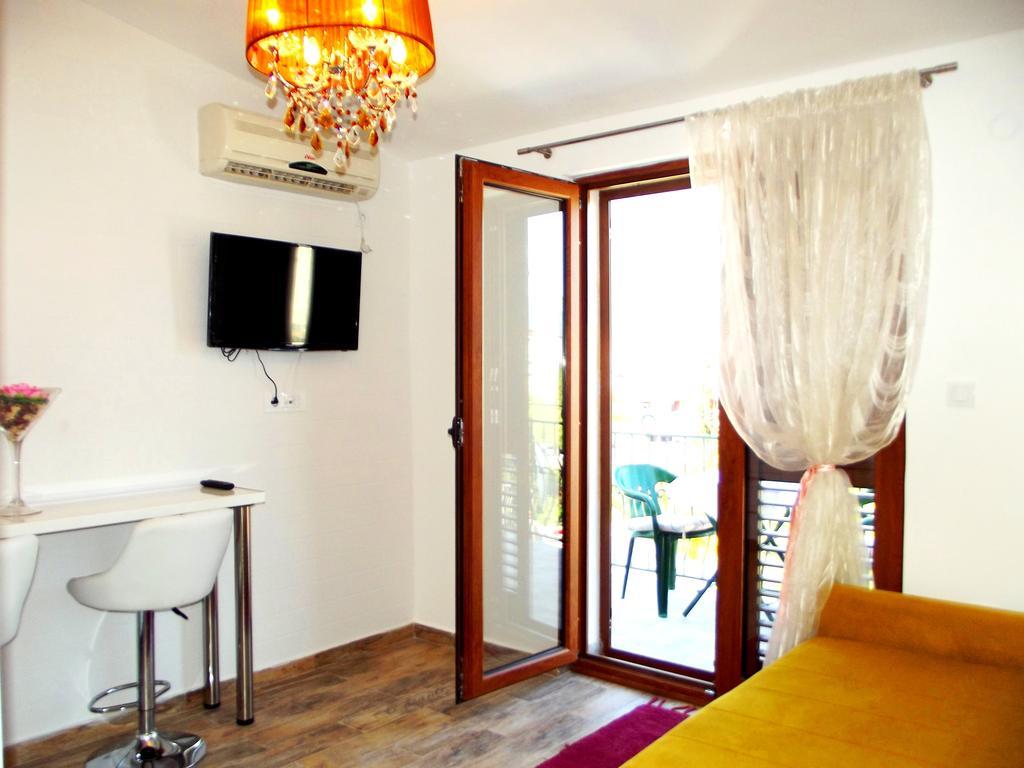 Apartment Mikovic *