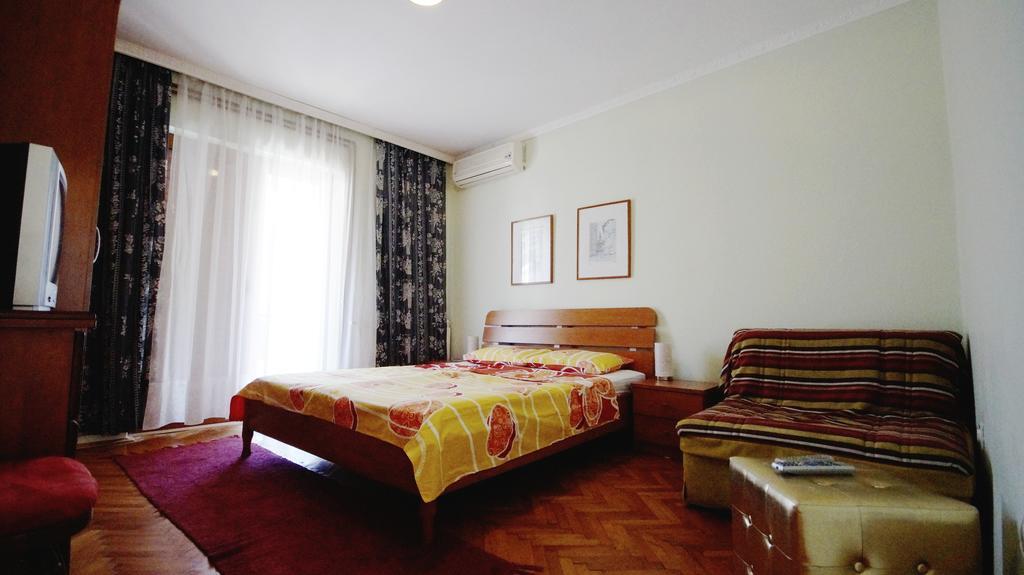 Apartment Mikovic *