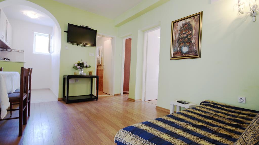 Mikovic Apartment